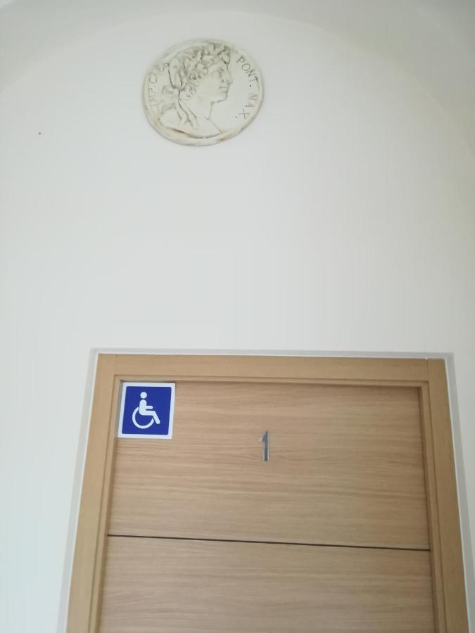 Emperador Augusto Hotel Мерида Екстериор снимка